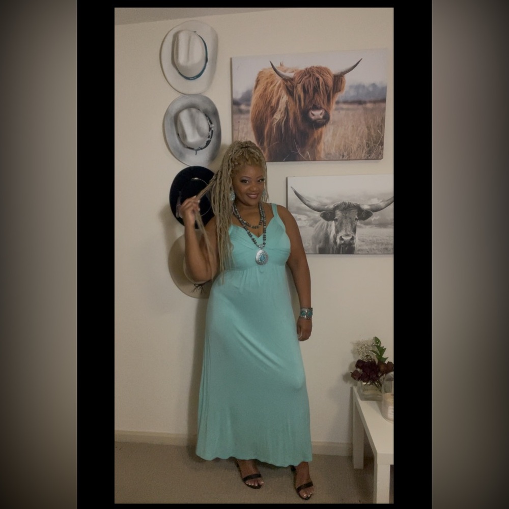 Elegant Aqua Sleeveless Dress - Picture 8 of 10